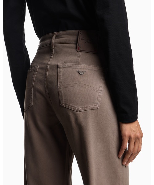 EMPORIO ARMANI(エンポリオアルマーニ)の「【エンポリオ アルマーニ】ミッドライズ クロップド ワイドレッグジーンズ J33 ストレッチドリル ガーメントダイ(デニムパンツ・レディース・グレイッシュベージュ・25inch/28inch/29inch)」の4枚目の写真