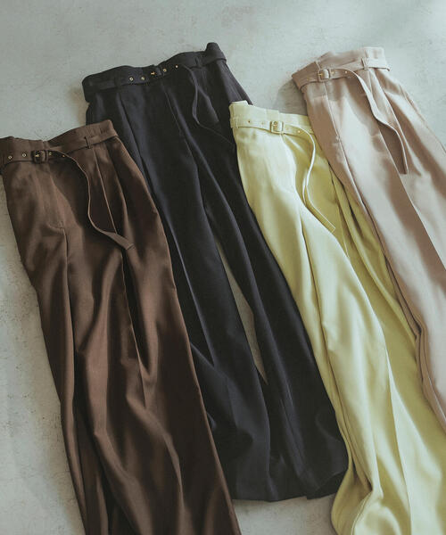 NATURAL BEAUTY BASIC（ナチュラルビューティーベーシック）の「◇【CLASSY.掲載】【ちょうど、いい服】くびれ仕込みベルテッドパンツ（その他パンツ・レディース・ブラック/ベージュ/イエロー/ブラウン・LARGE/SMALL/MEDIUM/P/S）」の2枚目の写真