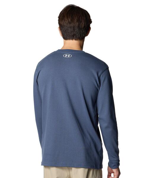 UNDER ARMOUR（アンダーアーマー）の「UAヘビーウエイト グラフィック ロングスリーブ Tシャツ（ライフスタイル/メンズ）（Tシャツ/カットソー・メンズ・チャコールグレー・L/3XL/M/S/XL/2XL）」の2枚目の写真