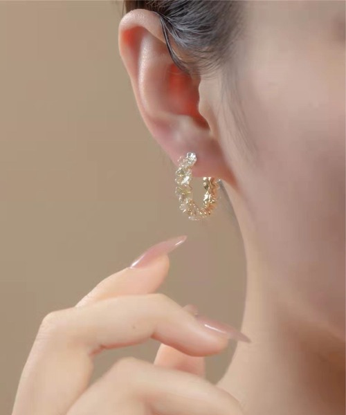 yu-ka(ユーカ)の「YU-KA:フラワーデザインフープピアス flower design hoop pierce(ピアス(両耳用)・レディース・ゴールド/シルバー・FREE)」の3枚目の写真