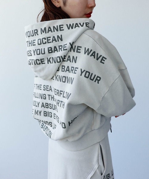 Cepica（セピカ）の「バックロゴショートパーカー（パーカー・レディース・グレー/チャコールグレー・FREE）」の2枚目の写真