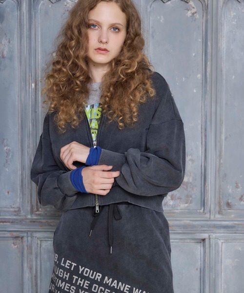 Cepica（セピカ）の「バックロゴショートパーカー（パーカー・レディース・グレー/チャコールグレー・FREE）」の6枚目の写真