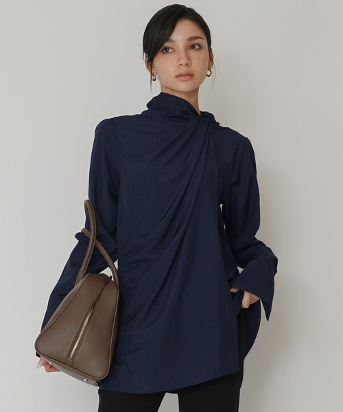 KINO THE KEI(キノザケイ)の「ドレープ ボウタイ 2WAY ブラウス KINO THE KEI(シャツ/ブラウス・レディース・ホワイト/キャメル/ネイビー・フリー)」の2枚目の写真
