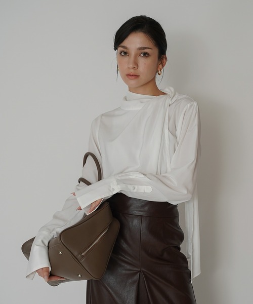 KINO THE KEI(キノザケイ)の「ドレープ ボウタイ 2WAY ブラウス KINO THE KEI(シャツ/ブラウス・レディース・ホワイト/キャメル/ネイビー・フリー)」の8枚目の写真