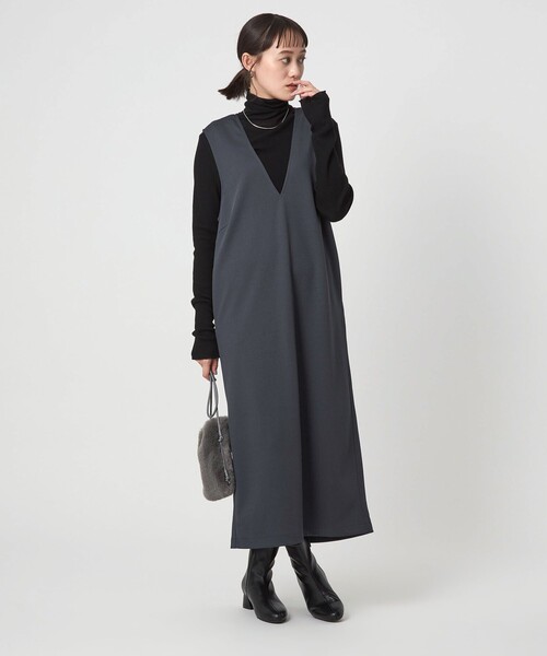 green label relaxing（グリーンレーベルリラクシング）の「ディープ Vネック ジャンパースカート（ジャンパースカート・レディース・ベージュ/ブラック/ダークグレー・FREE）」の4枚目の写真