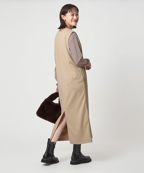 green label relaxing（グリーンレーベルリラクシング）の「ディープ Vネック ジャンパースカート（ジャンパースカート・レディース・ベージュ/ブラック/ダークグレー・FREE）」の12枚目の写真