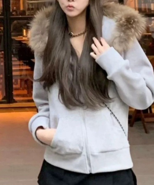 deux amour（ドゥーザムール）の「ファー付き前ジップパーカー（パーカー・レディース・グレー・FREE）」の3枚目の写真