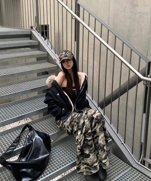 almo(アルモ)の「【LAMPOON】フェイクファーフードブルゾン(ブルゾン・レディース・グレー/ブラック・X-LARGE/LARGE/MEDIUM/SMALL)」の3枚目の写真
