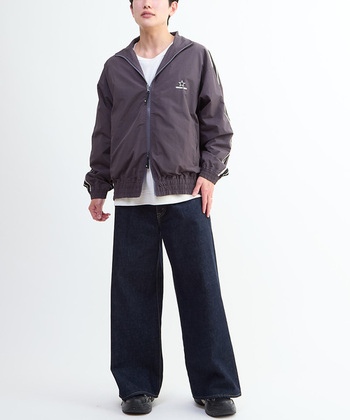 CONVERSE TOKYO（コンバーストウキョウ）の「SIDE LINE NYLON TRACK JACKET(UNISEX)（ミリタリージャケット・レディース・ブラック/チャコールグレー/ライトグレー/カーキ・SMALL/MEDIUM）」の21枚目の写真