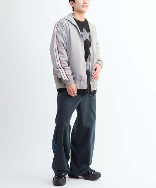 CONVERSE TOKYO（コンバーストウキョウ）の「SIDE LINE NYLON TRACK JACKET(UNISEX)（ミリタリージャケット・レディース・ブラック/チャコールグレー/ライトグレー/カーキ・SMALL/MEDIUM）」の10枚目の写真