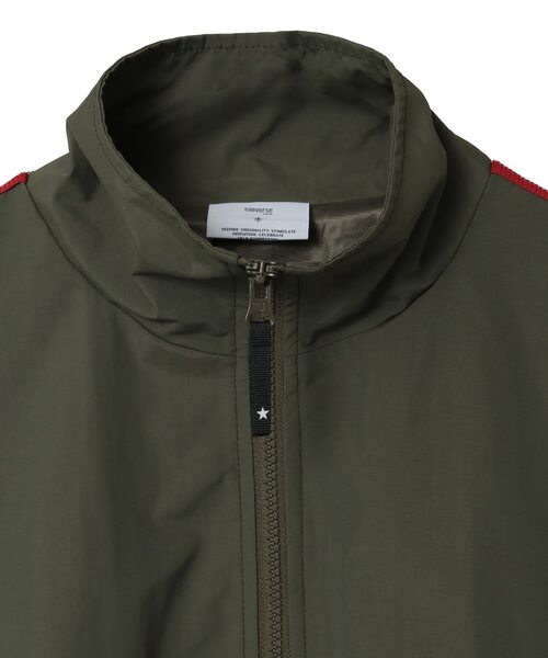 CONVERSE TOKYO（コンバーストウキョウ）の「SIDE LINE NYLON TRACK JACKET(UNISEX)（ミリタリージャケット・レディース・ブラック/チャコールグレー/ライトグレー/カーキ・SMALL/MEDIUM）」の6枚目の写真