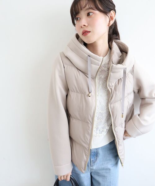 le.coeur blanc（ルクールブラン）の「カットボンディング×スムースタフタショートブルゾン（ブルゾン・レディース・グレイッシュベージュ/ブラック・38/40）」の7枚目の写真