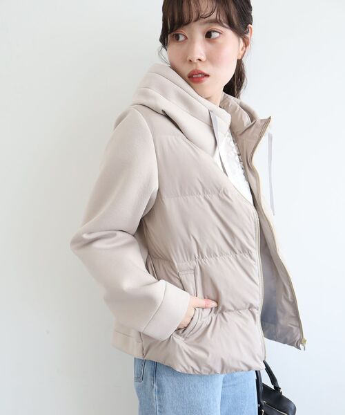 le.coeur blanc（ルクールブラン）の「カットボンディング×スムースタフタショートブルゾン（ブルゾン・レディース・グレイッシュベージュ/ブラック・38/40）」の8枚目の写真