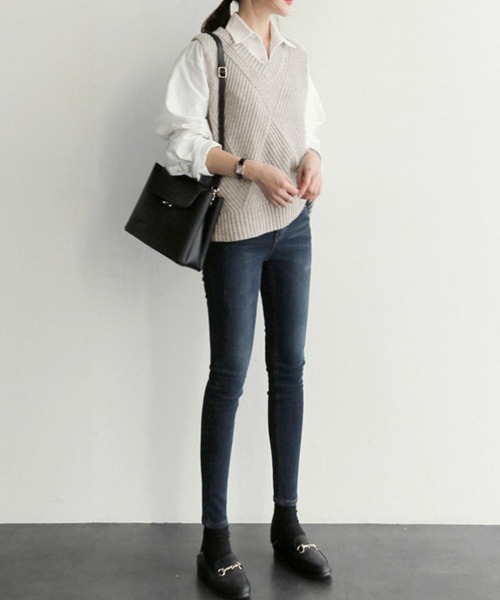 ReRe(リリ)の「Vネックデザインニットベスト(ベスト・レディース・ブラック/グレー/ネイビー/ベージュ・SMALL/MEDIUM/LARGE/X-LARGE)」の15枚目の写真