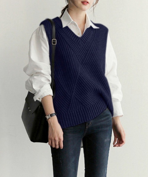 ReRe(リリ)の「Vネックデザインニットベスト(ベスト・レディース・ブラック/グレー/ネイビー/ベージュ・SMALL/MEDIUM/LARGE/X-LARGE)」の17枚目の写真
