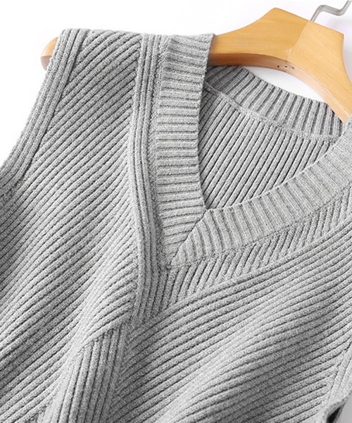 ReRe(リリ)の「Vネックデザインニットベスト(ベスト・レディース・ブラック/グレー/ネイビー/ベージュ・SMALL/MEDIUM/LARGE/X-LARGE)」の20枚目の写真