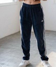 adidas（アディダス）の「adidas/アディダス　アディカラー ベロア スーパースター トラックパンツ（その他パンツ）」