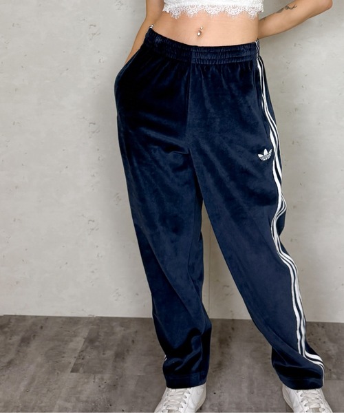 adidas(アディダス)の「adidas/アディダス アディカラー ベロア スーパースター トラックパンツ(その他パンツ・レディース・グリーン/ネイビー/ブラック/グレー・SMALL/MEDIUM/LARGE/X-LARGE)」の7枚目の写真