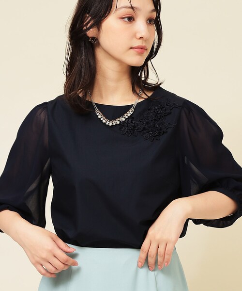 Sunauna（スーナウーナ）の「【フラワーモチーフ付き／袖シフォン】肘下丈ブラウス（シャツ/ブラウス・レディース・ネイビー/ボルドー・38/40）」の15枚目の写真