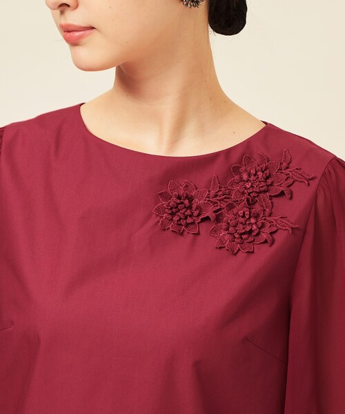 Sunauna（スーナウーナ）の「【フラワーモチーフ付き／袖シフォン】肘下丈ブラウス（シャツ/ブラウス・レディース・ネイビー/ボルドー・38/40）」の6枚目の写真