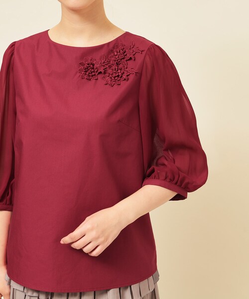 Sunauna（スーナウーナ）の「【フラワーモチーフ付き／袖シフォン】肘下丈ブラウス（シャツ/ブラウス・レディース・ネイビー/ボルドー・38/40）」の4枚目の写真