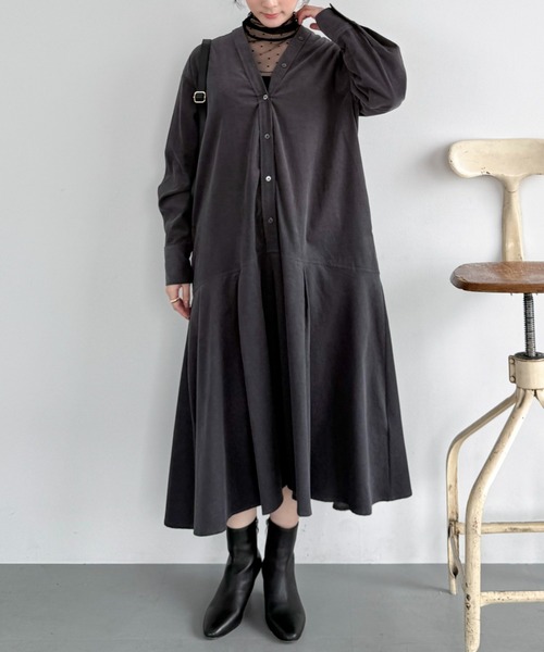 Doux archives（ドゥアルシーヴ）の「コーデュロイカラーレスワンピース（ワンピース・レディース・チャコールグレー/ブラウン/ベージュ・FREE）」の2枚目の写真