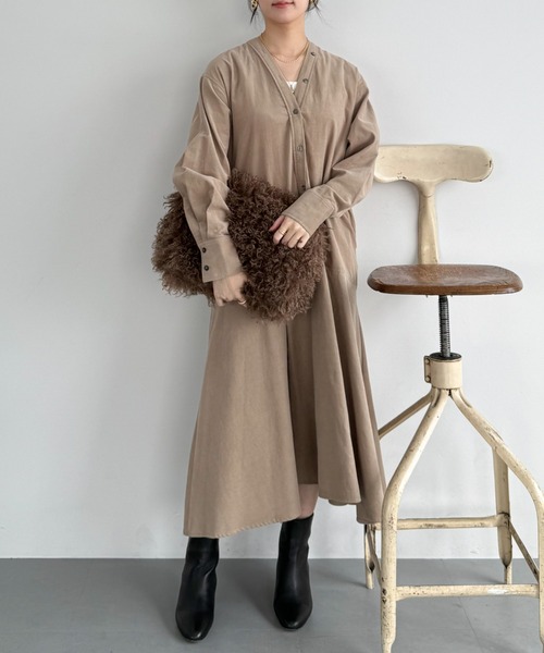 Doux archives（ドゥアルシーヴ）の「コーデュロイカラーレスワンピース（ワンピース・レディース・チャコールグレー/ブラウン/ベージュ・FREE）」の19枚目の写真