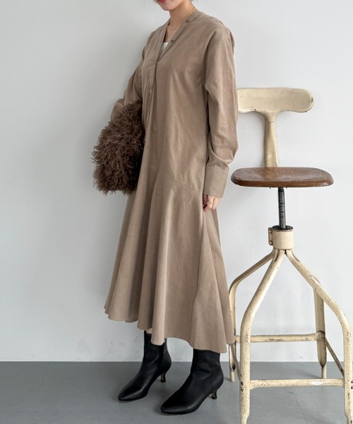 Doux archives（ドゥアルシーヴ）の「コーデュロイカラーレスワンピース（ワンピース・レディース・チャコールグレー/ブラウン/ベージュ・FREE）」の17枚目の写真