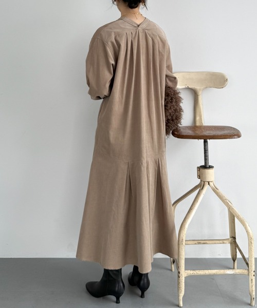 Doux archives（ドゥアルシーヴ）の「コーデュロイカラーレスワンピース（ワンピース・レディース・チャコールグレー/ブラウン/ベージュ・FREE）」の14枚目の写真