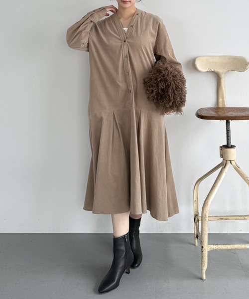 Doux archives（ドゥアルシーヴ）の「コーデュロイカラーレスワンピース（ワンピース・レディース・チャコールグレー/ブラウン/ベージュ・FREE）」の11枚目の写真