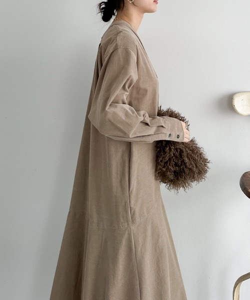 Doux archives（ドゥアルシーヴ）の「コーデュロイカラーレスワンピース（ワンピース・レディース・チャコールグレー/ブラウン/ベージュ・FREE）」の8枚目の写真