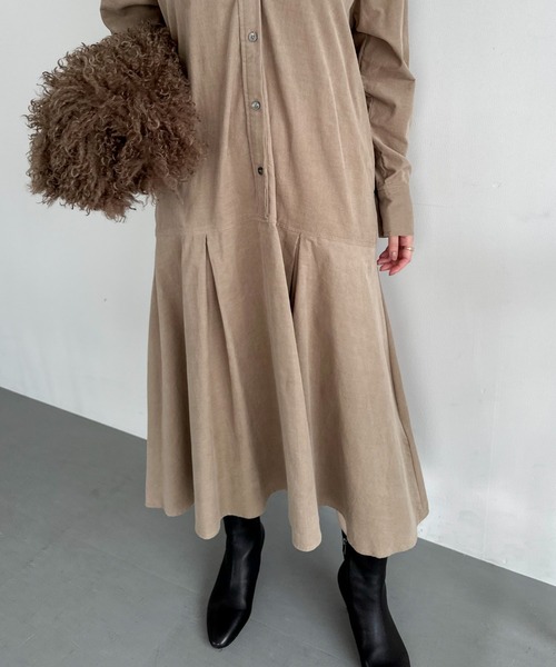 Doux archives（ドゥアルシーヴ）の「コーデュロイカラーレスワンピース（ワンピース・レディース・チャコールグレー/ブラウン/ベージュ・FREE）」の7枚目の写真