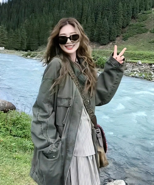 DEVICE（デバイス）の「オーバーサイズ デニム カラー ミリタリー ジャケット ブルゾン（デニムジャケット・レディース・カーキ・FREE）」の2枚目の写真