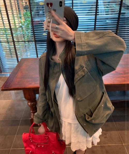 DEVICE（デバイス）の「オーバーサイズ デニム カラー ミリタリー ジャケット ブルゾン（デニムジャケット・レディース・カーキ・FREE）」の13枚目の写真