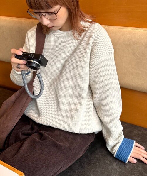 CIAOPANIC TYPY(チャオパニックティピー)の「【ヨレ・伸びが起こりずらくお手入れ簡単】ユニセックス/袖配色/洗える/リシェイプワッフルニットプルオーバー(ニット/セーター・メンズ・チャコールグレー/ブルー/オレンジ/マスタード/グリーン/ボルドー/ホワイト系その他/ライトグレー・LARGE/SMALL/MEDIUM)」の11枚目の写真