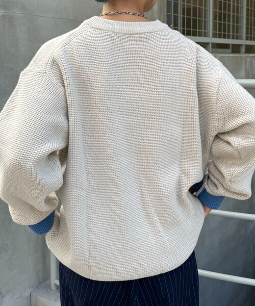 CIAOPANIC TYPY(チャオパニックティピー)の「【ヨレ・伸びが起こりずらくお手入れ簡単】ユニセックス/袖配色/洗える/リシェイプワッフルニットプルオーバー(ニット/セーター・メンズ・チャコールグレー/ブルー/オレンジ/マスタード/グリーン/ボルドー/ホワイト系その他/ライトグレー・LARGE/SMALL/MEDIUM)」の18枚目の写真