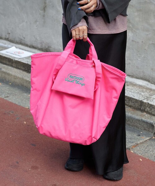 セール】USUAL THINGS TOTE LARGE ユニセックス対応（トートバッグ