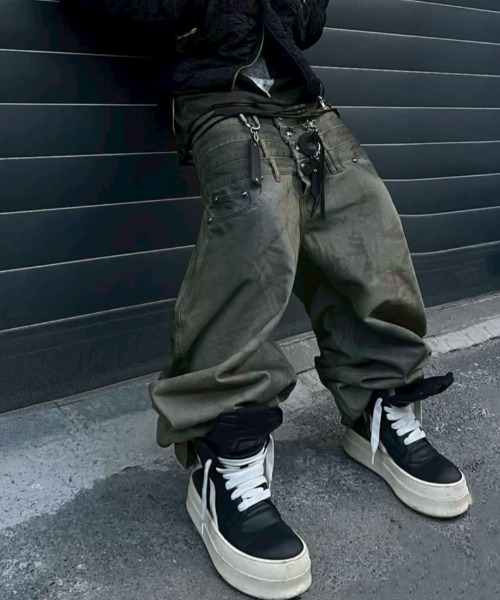 UNIZ（ユニズ）の「【UNIZ】8 Backs J-Cut Pants / 【ユニズ】ダーティーライクレイヤードバルーンデニムパンツ（デニムパンツ・メンズ・ブラック/ブルー・M/L/XL）」の12枚目の写真