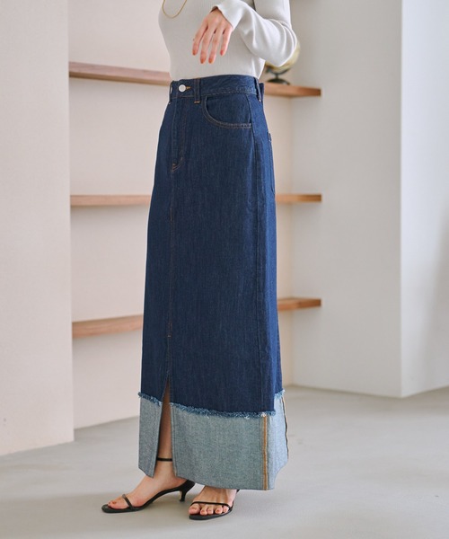 La boutique BonBon（ラブティックボンボン）の「ロールアップデニムロングスカート（デニムスカート・レディース・インディゴブルー/ブラック・マルチサイズ）」の13枚目の写真