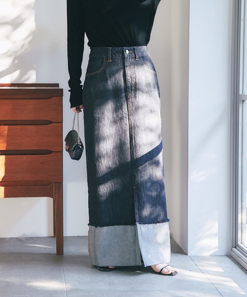 La boutique BonBon（ラブティックボンボン）の「ロールアップデニムロングスカート（デニムスカート・レディース・インディゴブルー/ブラック・マルチサイズ）」の6枚目の写真