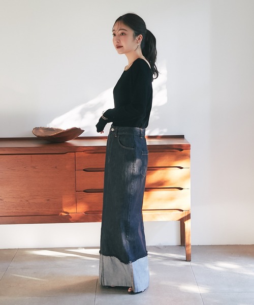 La boutique BonBon（ラブティックボンボン）の「ロールアップデニムロングスカート（デニムスカート・レディース・インディゴブルー/ブラック・マルチサイズ）」の9枚目の写真
