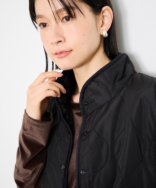 Mac-House(マックハウス)の「Idnes リバーシブルキルトベスト(ベスト・レディース・ブラック/ベージュ/ブラウン・M)」の5枚目の写真