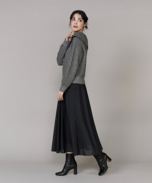 INED（イネド）の「オフショルダー風グリッターニット（ニット/セーター・レディース・サンドグレー/グレー・11号/9号）」の14枚目の写真