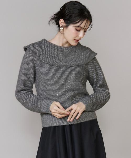 INED（イネド）の「オフショルダー風グリッターニット（ニット/セーター・レディース・サンドグレー/グレー・11号/9号）」の9枚目の写真