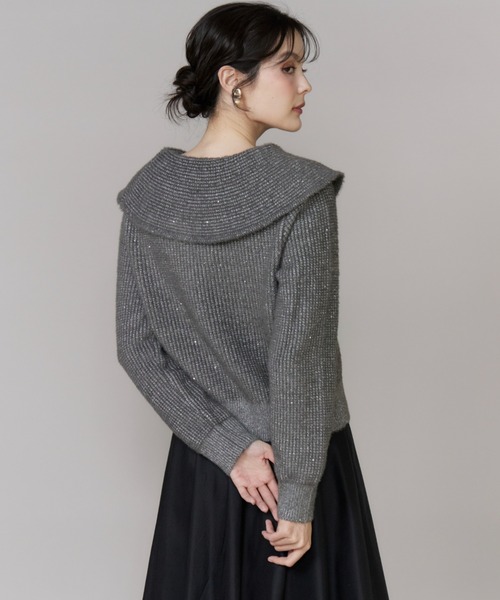 INED（イネド）の「オフショルダー風グリッターニット（ニット/セーター・レディース・サンドグレー/グレー・11号/9号）」の7枚目の写真