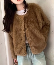 LAUIR（ラウアー）の「ノーカラーフェイクファージャケット（ノーカラージャケット・レディース）」