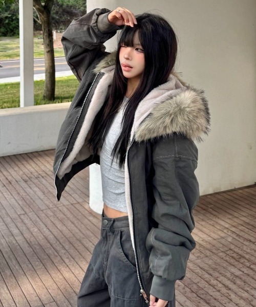 LADY LIKE(レディライク)の「新色追加 2WAYステッチ入り裏ボアファー付きブルゾン(ブルゾン・レディース・カーキ/ブラック/ブラウン/ネイビー/チャコールグレー/アイボリー・M/S)」の3枚目の写真