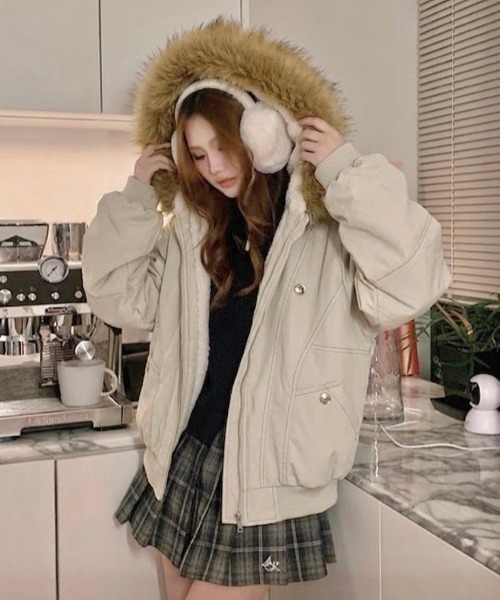 LADY LIKE(レディライク)の「新色追加 2WAYステッチ入り裏ボアファー付きブルゾン(ブルゾン・レディース・カーキ/ブラック/ブラウン/ネイビー/チャコールグレー/アイボリー・M/S)」の2枚目の写真