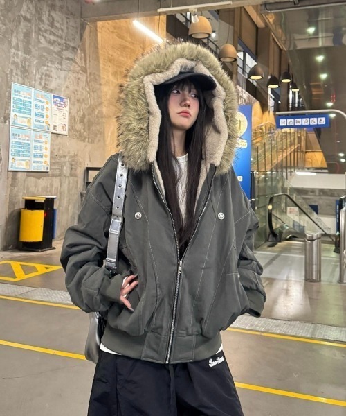 LADY LIKE(レディライク)の「新色追加 2WAYステッチ入り裏ボアファー付きブルゾン(ブルゾン・レディース・カーキ/ブラック/ブラウン/ネイビー/チャコールグレー/アイボリー・M/S)」の14枚目の写真