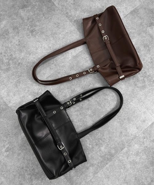 LVEU.（ラブユ.）の「【LVEU.】ベルトデザインスクエアバッグ / バッグ 鞄 BAG トート ハトメ 横長 シンプル 合成皮革 合皮 ブラック ブラウン ZOZOTOWN限定（トートバッグ・レディース・ブラック/ブラウン・FREE）」の2枚目の写真